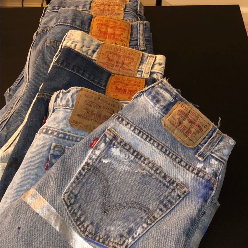 lots of levi shorts